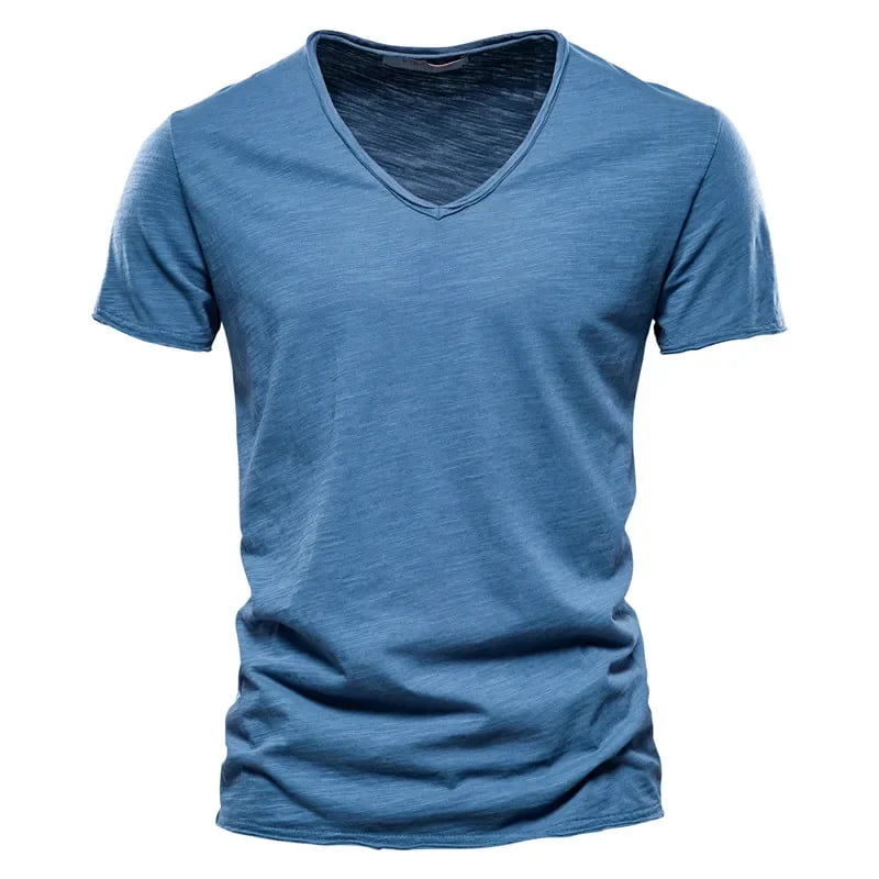 Camiseta masculina manga curta azul jeans, gola V slim em algodão – estilo casual