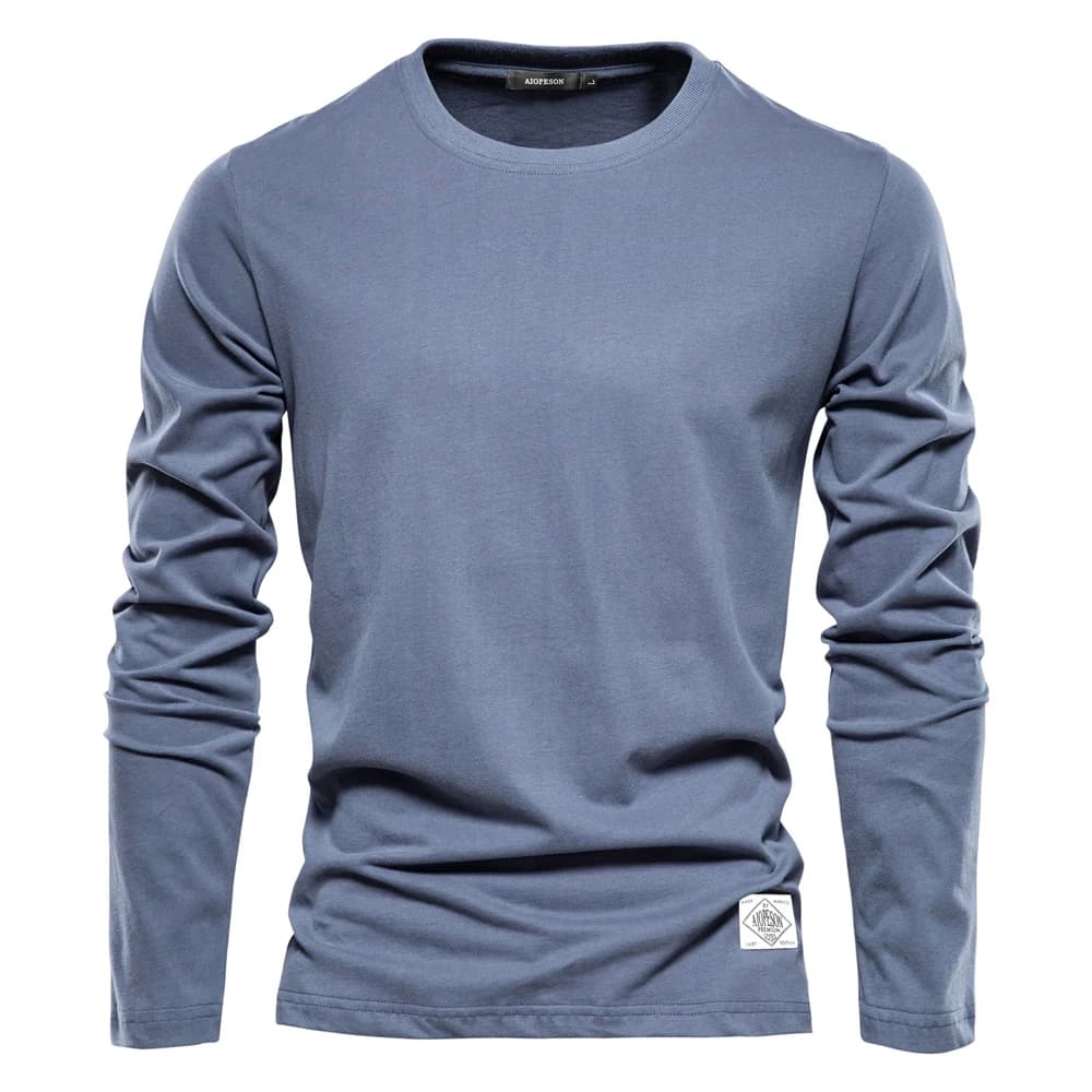Camiseta masculina de manga longa na cor azul com modelagem básica