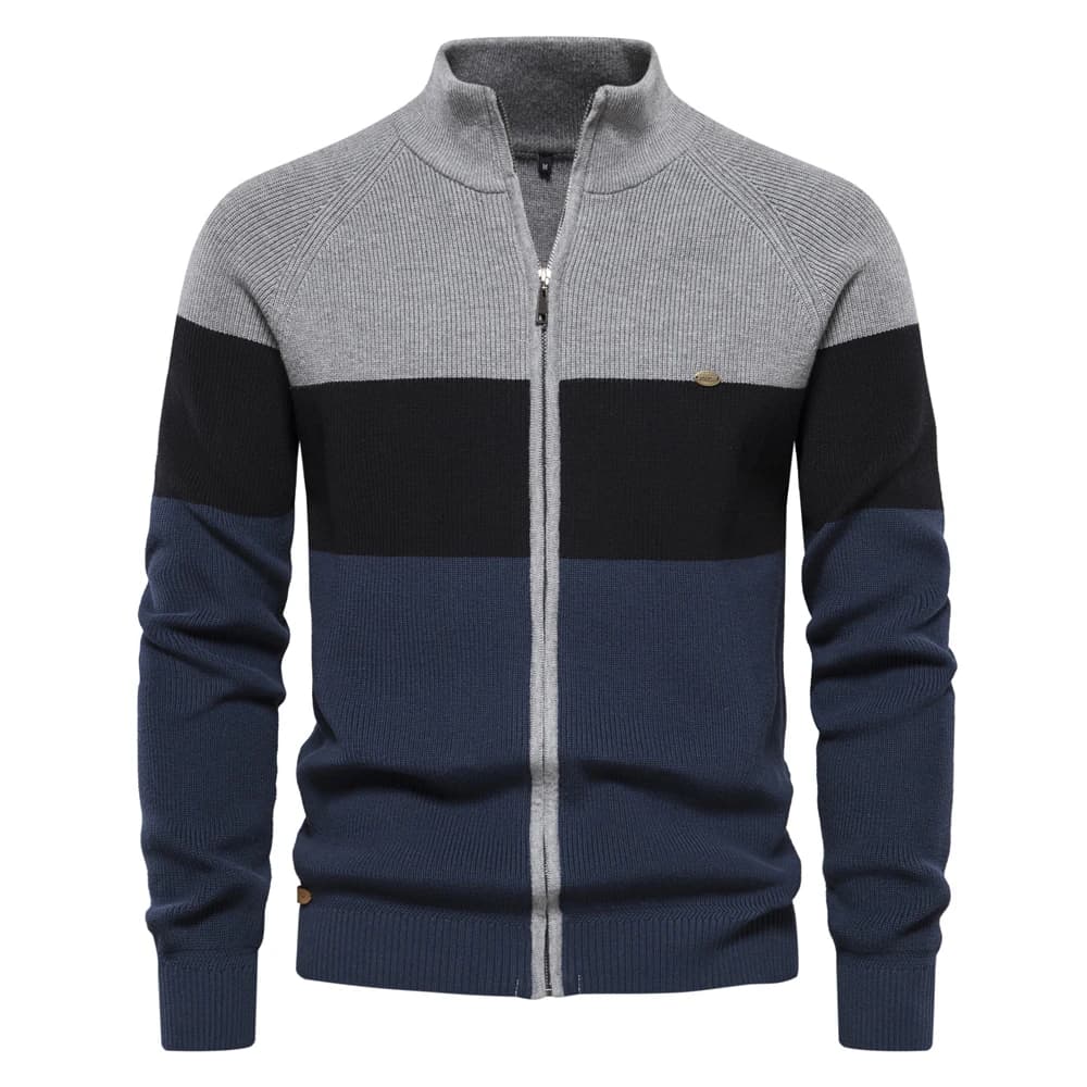 Cardigan masculino tricolor com listras em cinza, preto e azul jeans com zíper e gola alta