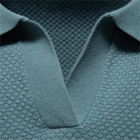 Camisa Polo Masculina com Gola Aberta - Textura Minimalista