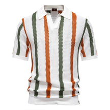 Camisa polo masculina tropical em branco com listras verde militar e laranja
