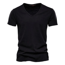 Camiseta masculina manga curta preta, gola V slim em algodão – estilo casual