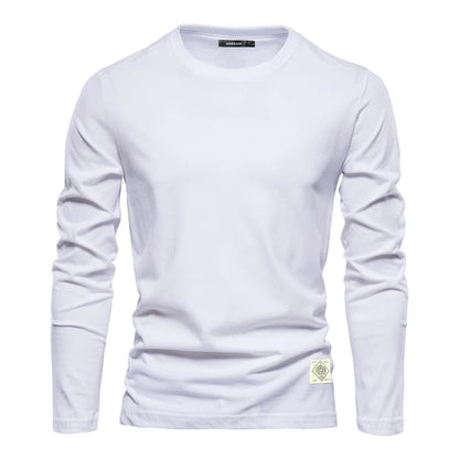 Camiseta masculina de manga longa na cor branca com modelagem básica
