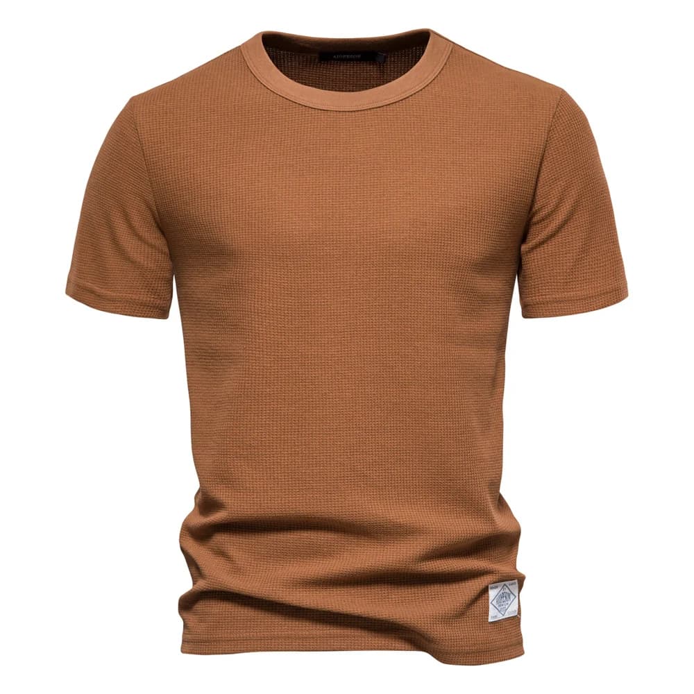 Camiseta masculina marrom terroso com textura waffle e gola careca

