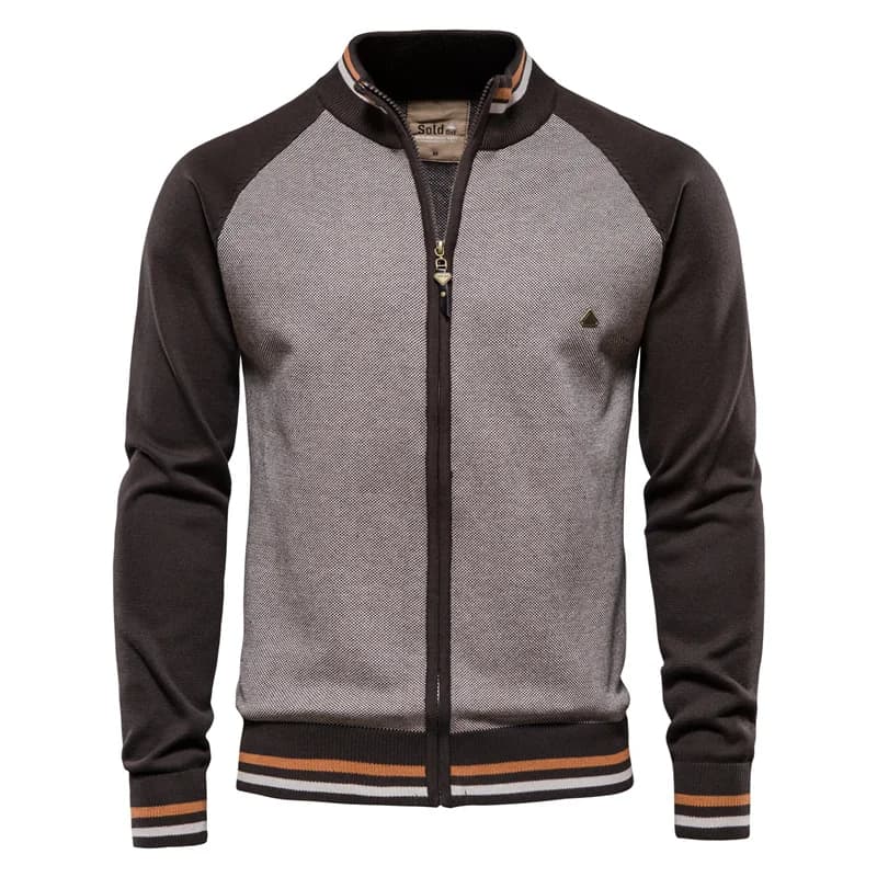 Cardigan masculino marrom com zíper e listras na gola e barra, estilo retrô casual