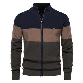 Cardigan masculino tricolor com listras em azul-marinho, marrom e verde-oliva com zíper e gola alta