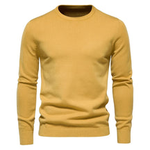 Pulôver masculino amarelo de tricô com gola redonda