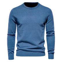 Pulôver masculino azul de tricô com gola redonda