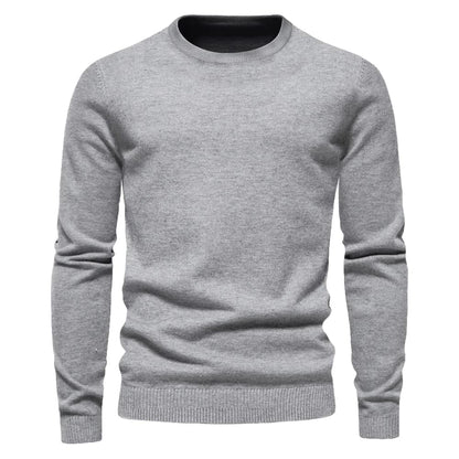 Pulôver masculino cinza claro de tricô com gola redonda