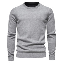 Pulôver masculino cinza claro de tricô com gola redonda