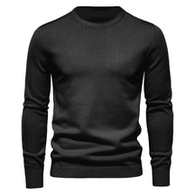 Pulôver masculino preto de tricô com gola redonda