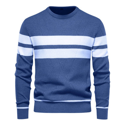 Suéter masculino azul escuro com textura geométrica e listras brancas horizontais