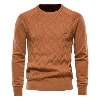 Suéter masculino chocolate com gola redonda e textura em losangos – algodão tricotado casual clássico