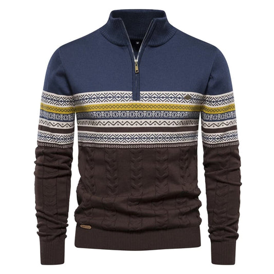 Suéter masculino com estampa nórdica, gola alta com zíper, nas cores azul jeans, e cinza com detalhes brancos