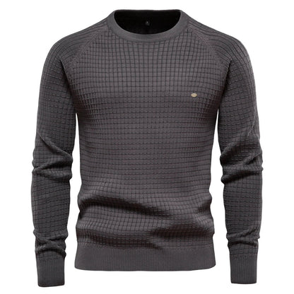 Suéter masculino cinza escuro com textura quadriculada e gola redonda em tricô