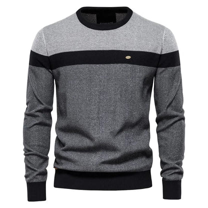 Suéter masculino tricolor cinza com listras horizontais e gola redonda, estilo casual