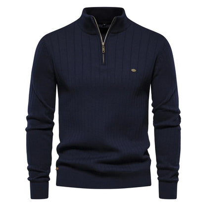 Suéter masculino azul marinho com gola alta e zíper – tricô canelado com textura vertical