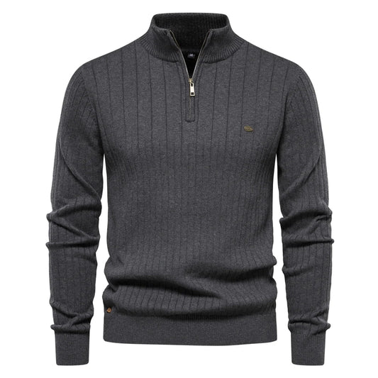 Suéter masculino cinza escuro com gola alta e zíper – tricô canelado com textura vertical